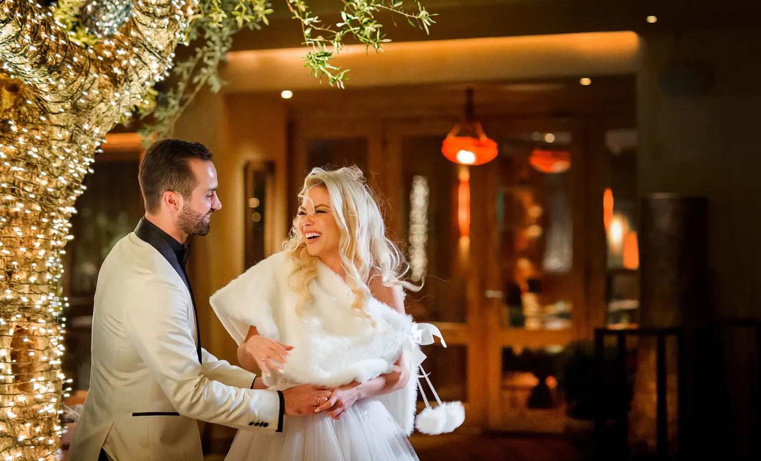 090 Φωτογραφια γαμου αγκαλια